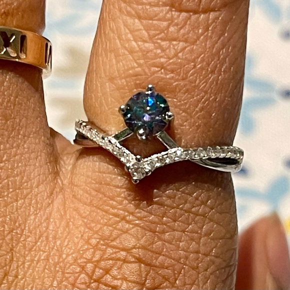 Solid Sterling Silver 925 Moissanite Ring - Picture 4 of 9